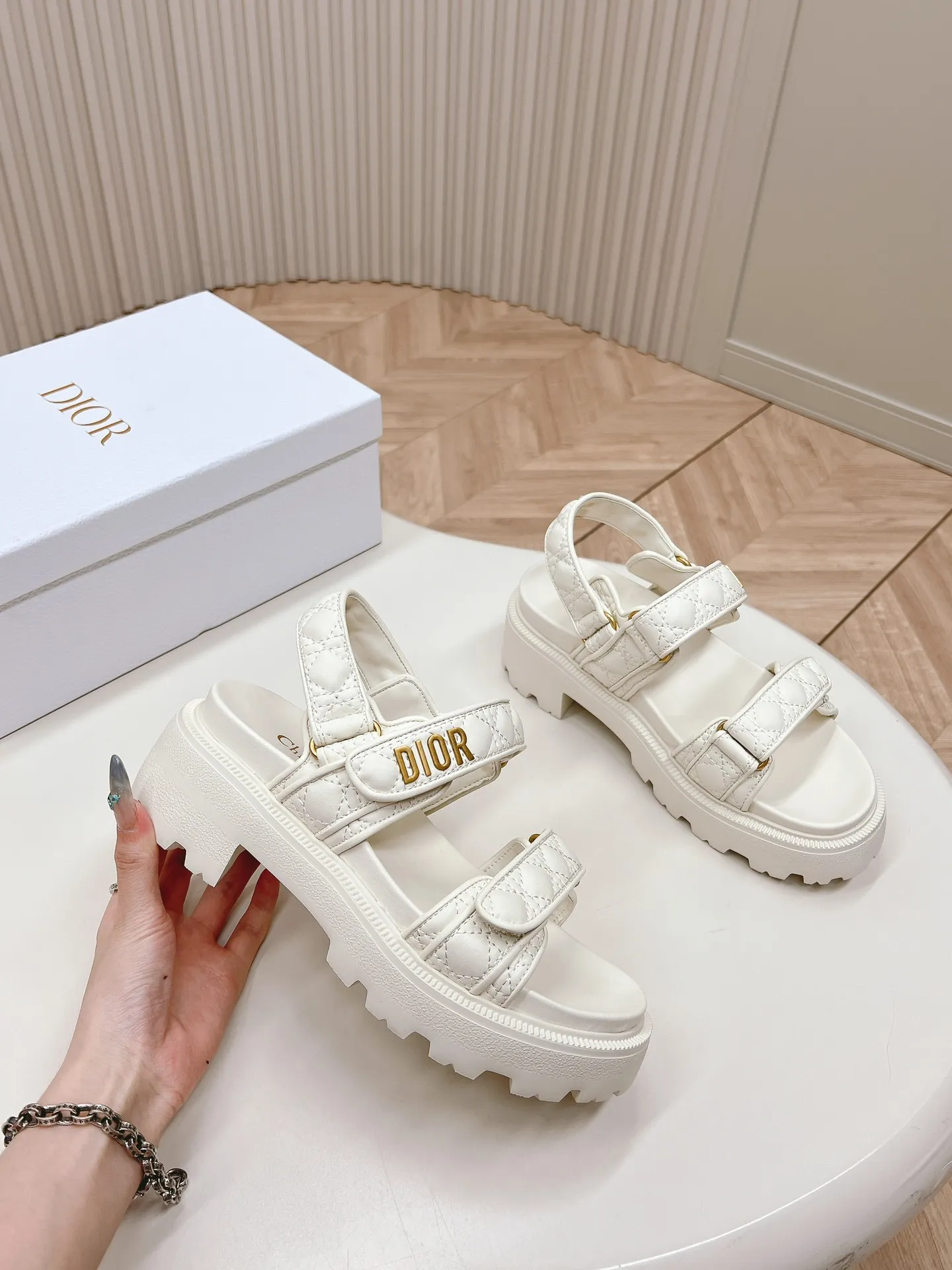 👟👟Ex-factory price 520👟👟 2024Dior Classic Velcro high-heeled sandals and slippers series original replica high version super durable and versatile style very comfortable on the foot, slim and tall, original leather upper, original d hardware buckle, original TPU outsole Heel height is about cm Size: 35-42